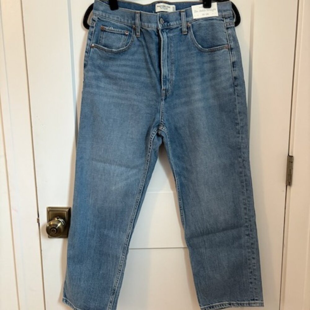 Abercrombie Ultra High Rise Ankle Straight Jeans – NWT – Size 12 Short